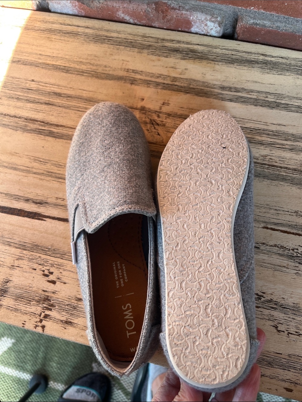 Toms Gray Slip-On Shoes with Light Blue Logo Patch Size 6 Excellent condition - Picture 11 of 11